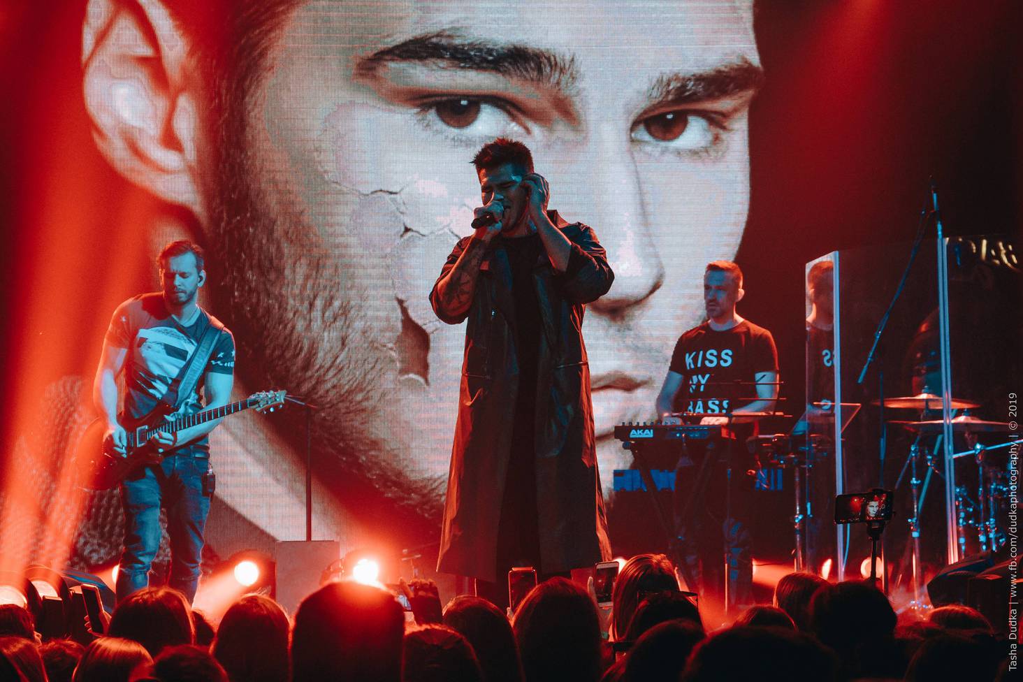 Первый сольный концерт NIKITA LOMAKIN: танцы Тины Кароль и песни с залом