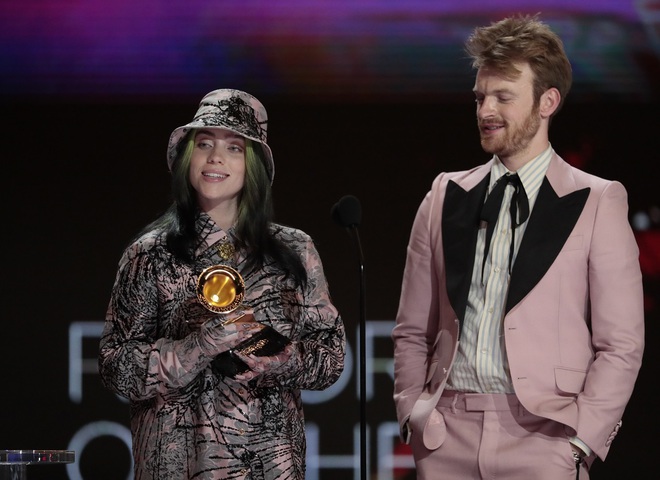 Біллі Айліш привітала брата з 26-річчям, показавши їхню дитячу фотографію