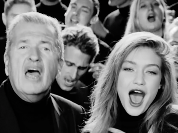 Модное поздравление: Марио Тестино и Джиджи Хадид спели новогоднюю песню