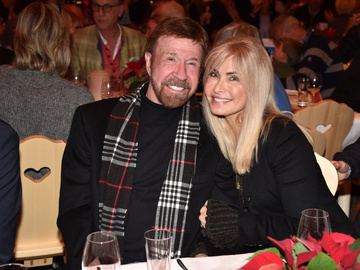 Чак Норріс привітав дружину з 26-річчям шлюбу та показав весільні фото