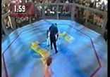 Борьба  - 250 кг против 100 кг)))