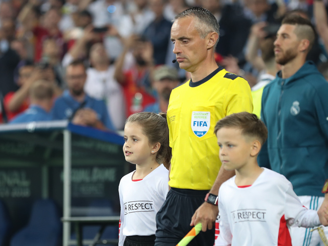 Одного з арбітрів фіналу Ліги Чемпіонів вивела на поле дочка Ярославського