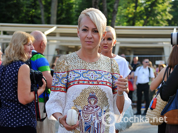 Яна Рудковская одела платье с иконой