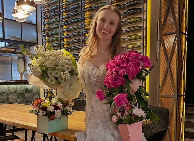 У мінісукні та з найближчими людьми: Анна Сагайдачна показала, як відсвяткувала 36-річчя