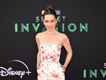 Зірка «Гри престолів» Емілія Кларк показала, як проводить відпустку разом із друзями в Італії