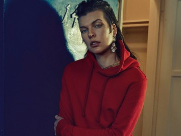 Міла Йовович для жовтневого Vogue Ukraine
