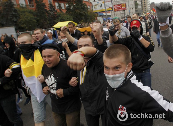 Драка между антифашистами и националистами на Марше миллионов-3 в Москве
