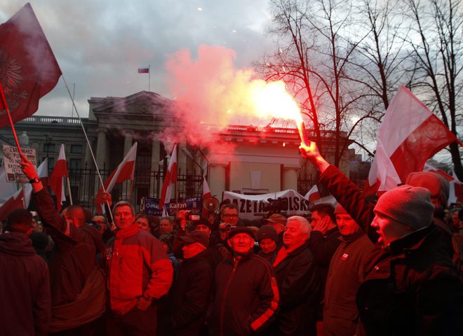 Поляки протестуют в годовщину Смоленской катастрофы