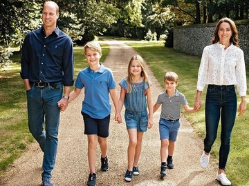 Кейт Міддлтон показала нові фото з трьома дітьми від принца Вільяма