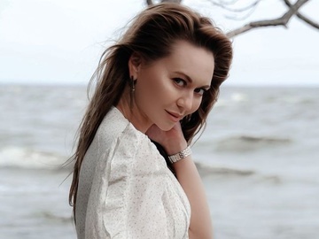 Саліванчук знялася в білому бікіні та розсекретила, кому і за що вдячна