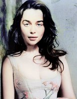 Эмилия Кларк снялась для обложки Vogue UK