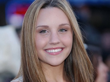 Кінозірку 2000-х Аманду Байнс помістили до психілікарні після того, як вона пройшлася голою вулицею