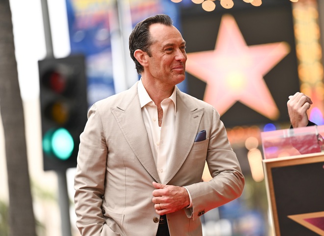 Джуд Лоу здійснив рідкісний вихід із другою дружиною та дітьми від першого шлюбу