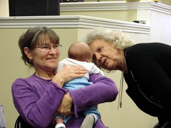 Потрібна няня! Рідна бабця чи професіонал?