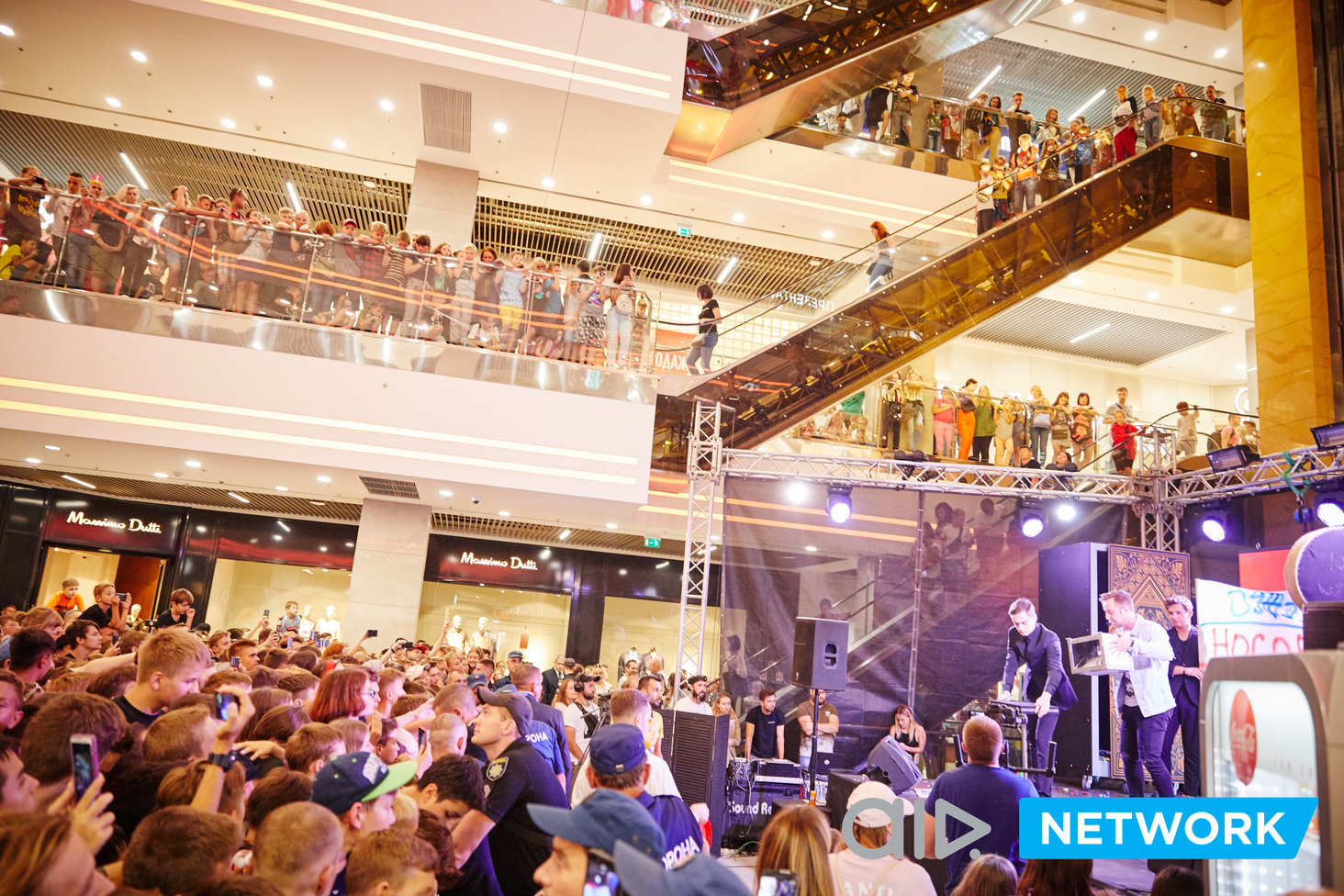 Зірки YouTube Magic Five зібрали 6 тис. осіб у ТРЦ "Гулівер"