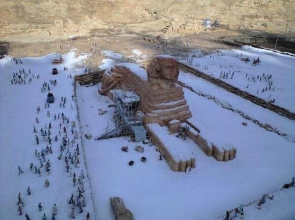Небывалое зрелище. Снег в Египте