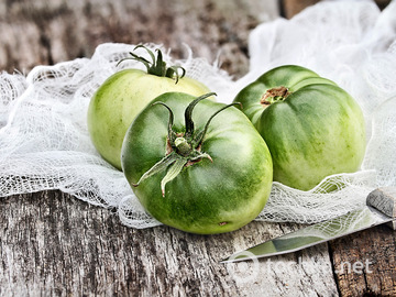 Заготовки из зеленых помидор с чесноком на все случаи жизни