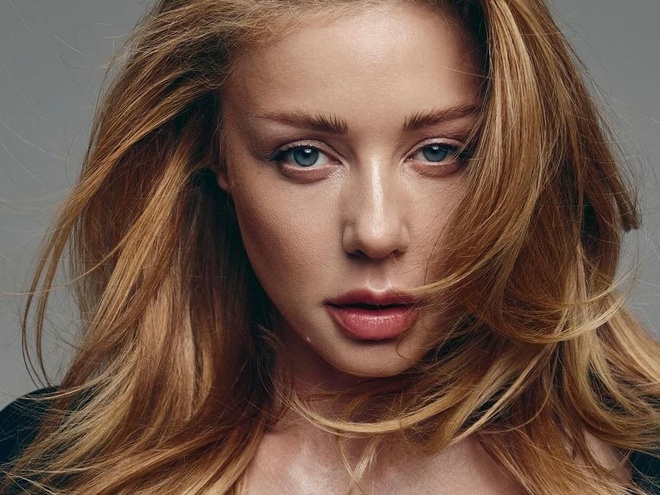 Тіна Кароль у спокусливому образі розповіла, у чому полягає магнетизм жінки