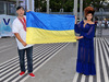 Потап и Настя Каменских с украинским флагом