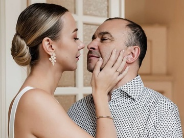 Дружина Павліка показала фото у паспорті та заговорила про зміну прізвища