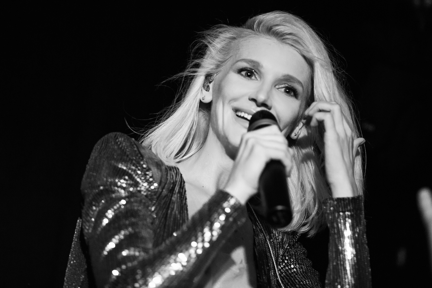 В киевском гей-клубе состоялось первое сольное выступление Миши Романовой