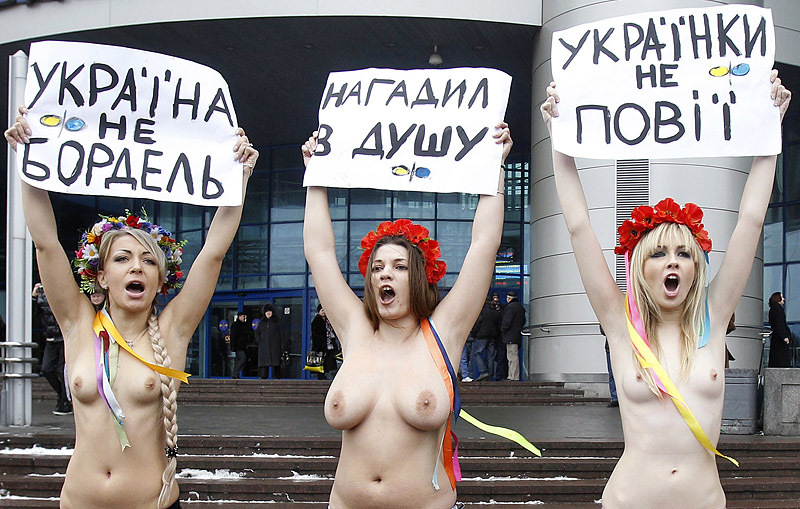 Янукович предатель проститутка трус Янукович Предатель Проститутка Трус
