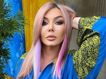 Ірина Білик показала себе у дитинстві з бантиком на голові