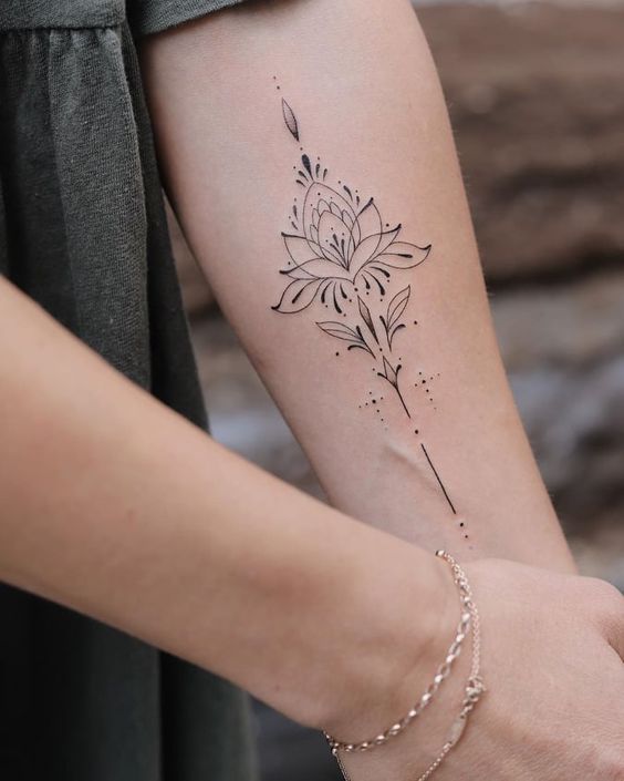 Значение тату для девушек: цветок, птица, звезды