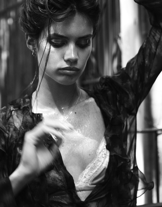 "Ангел" Victoria's Secret Сара Сампайо в спокусливій фотосесії