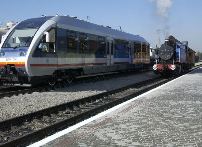 "Укрзалізниця" назначила 4 дополнительных поезда на Троицу
