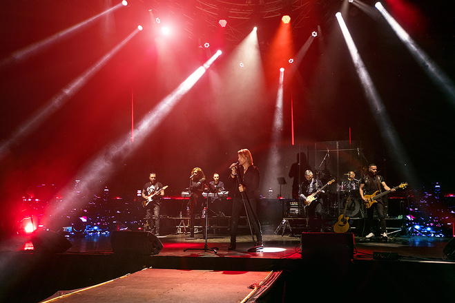 Олег Винник дав концерт у пам'ять про батьків