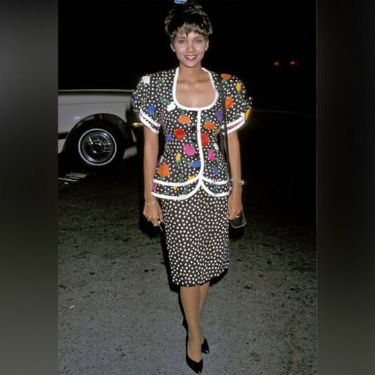 Як одягалися зірки в 90-х: Холлі Беррі