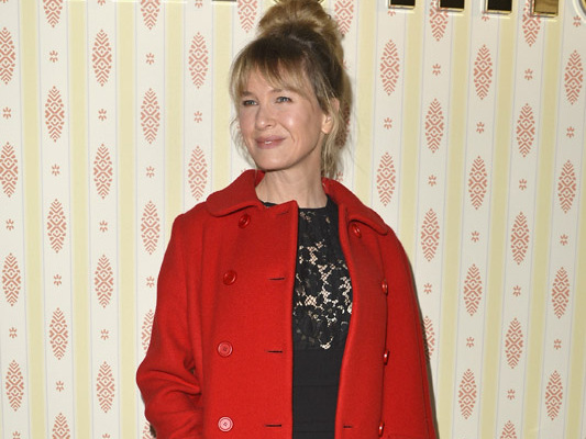 Рене Зеллвегер на показе Miu Miu в рамках Недели моды в Париже