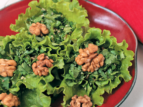 Праздничные рулеты с орехами и зеленью