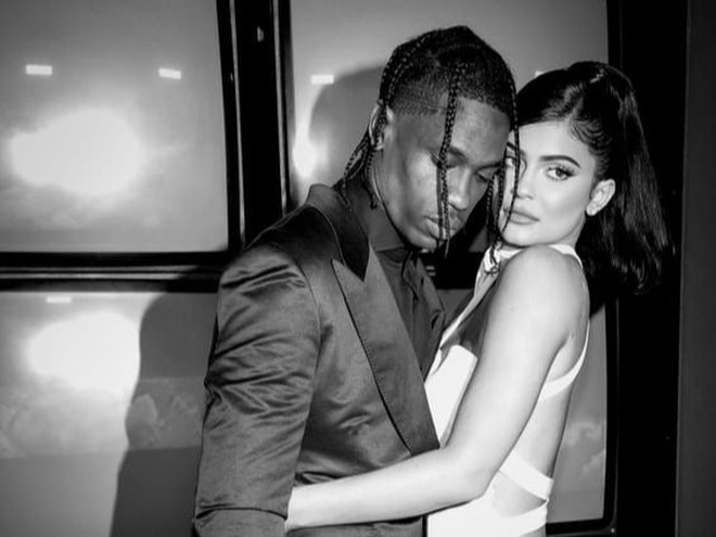 Тревіс Скотт намагається помиритися з Кайлі Дженнер