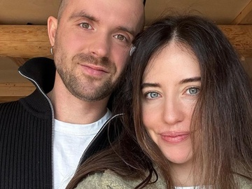 Дорофєєва показала відпочинок з Кацуріним, каміном, чаєм і засніженими горами