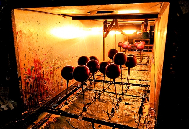 Экскурсия на завод елочных игрушек: где рождается Новый год - Tochka.net