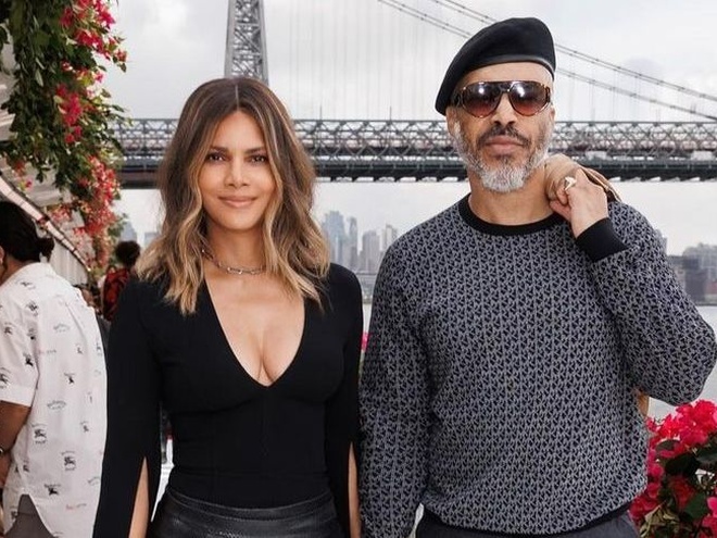 Чоловік Голлі Беррі показав, який акорка має вигляд голою на балконі