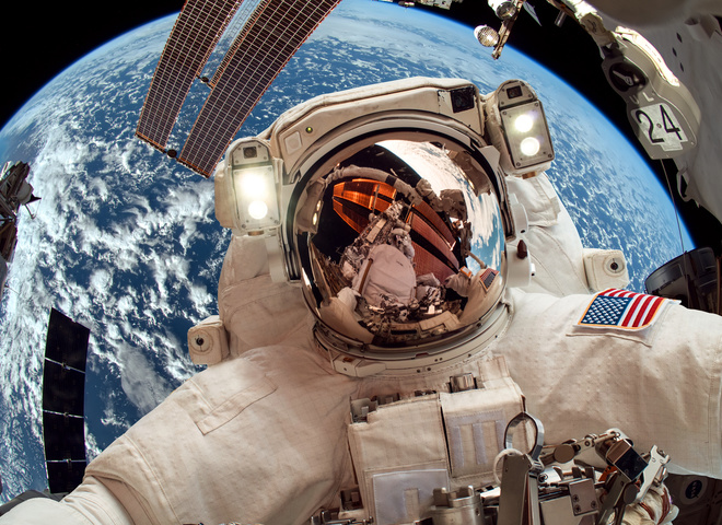 Мені нічого вдягти: двоє атронавток NASA не вийдуть у відкритий космос
