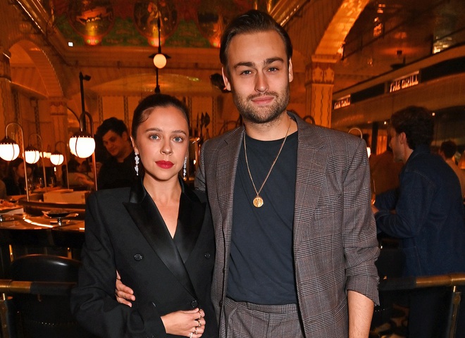 Бел Паулі та Дуглас Бут зіграли весілля: перші фото та список зіркових гостей