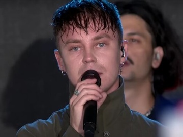 Пивоваров відповів хейтерам, що він без бек-вокалу не може співати - відео