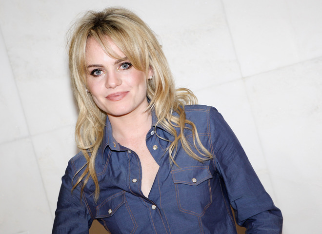 Відома співачка відновлює кар'єру через 10 років після викрадення та зґвалтування