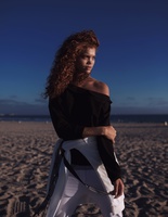 Саша Самсонова сняла лукбук для Poustovit x Tago