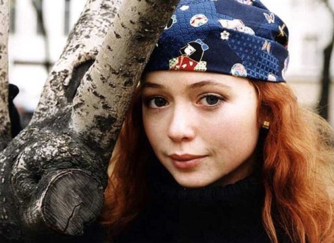 Олена Захарова