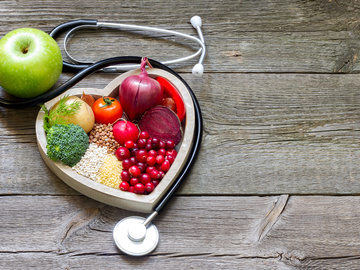 Як правильно харчуватися під час застуди, щоб одужати швидше: меню від лікаря-дієтолога
