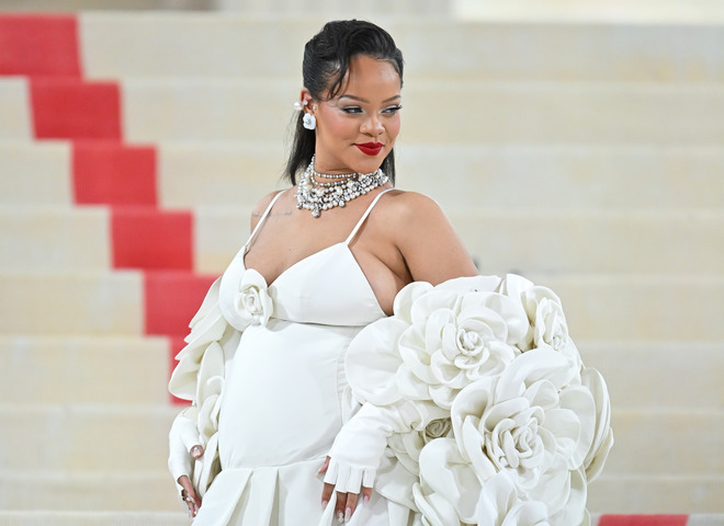 Ріанна через три місяці після пологів знялася у білизні