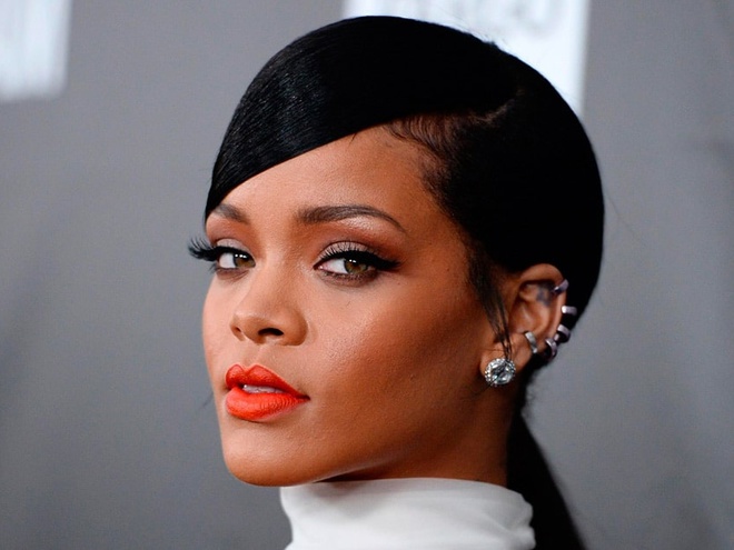 Вагітна Ріанна знову приголомшила провокаційним образом