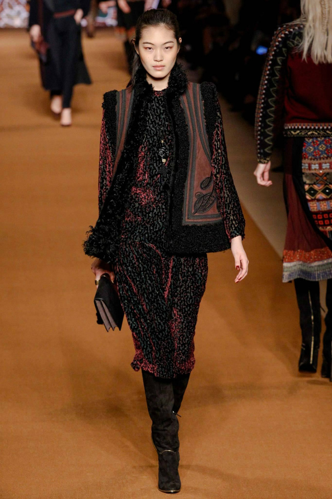 Вышивка крестом в высокой моде