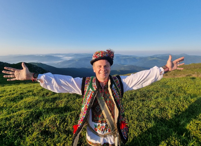 Дмитрий Комаров