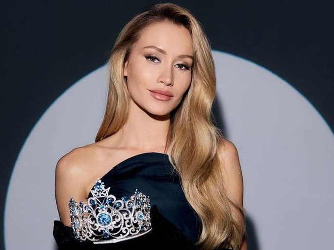 «Міс Всесвіт Україна-2025» Софія Ткачук зустрілася із королівською сім'єю Іспанії